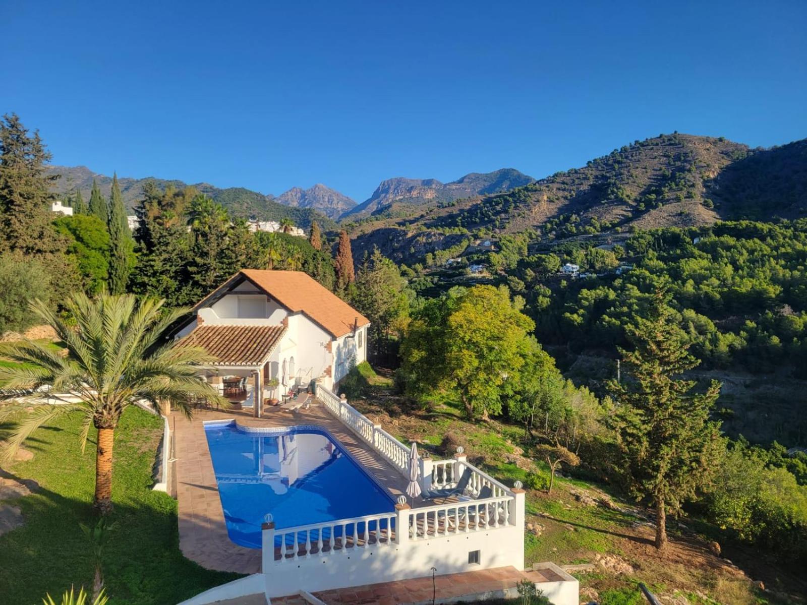 Willa Morera Garden 5 Pers, 2 Bedrooms With Extra When Needed Frigiliana